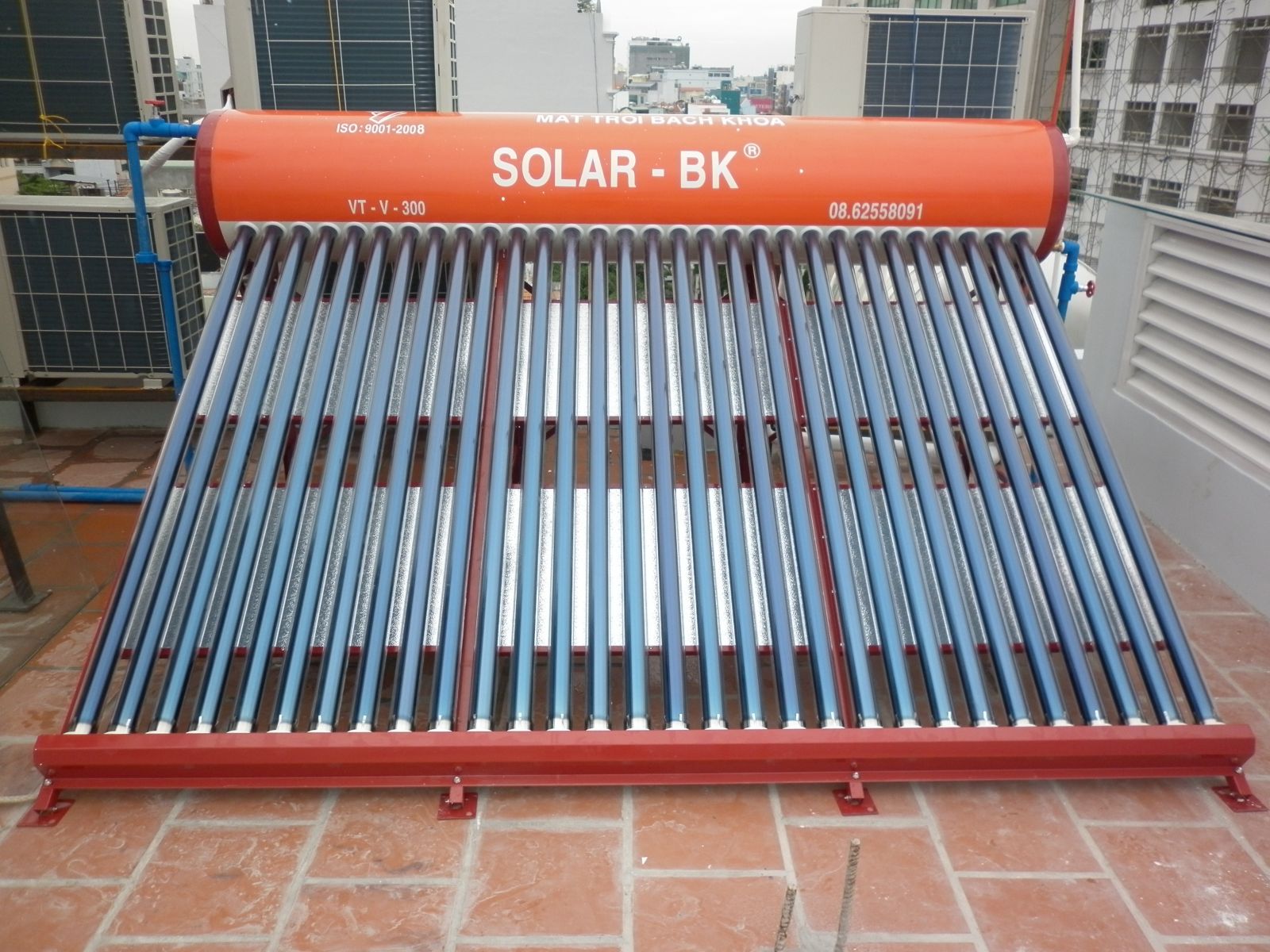 Máy nước nóng năng lượng mặt trời SolarBK dạng ống công suất 300 lít